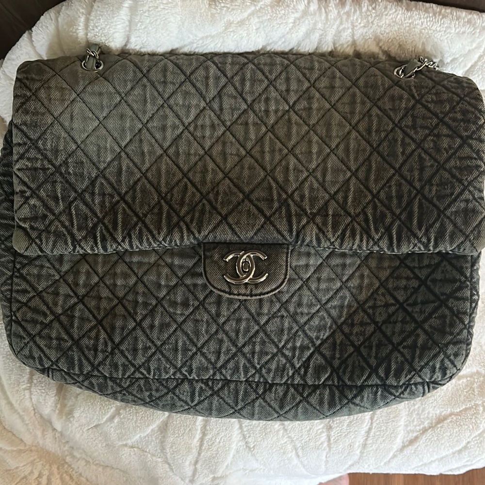 2019 XXL ‘Overnight’ Denimpression Chanel Flap, Grey/Blue
Acid wash